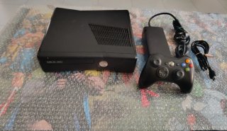Xbox 360 650GB + Mando + Guitarra