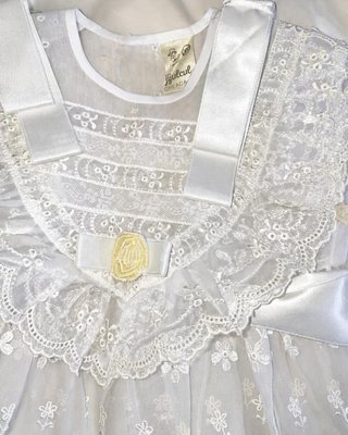 Antiguo vestido de bautizo vintage con enagua