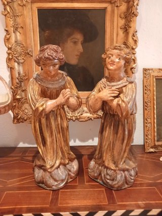 Pareja de Ángeles Tallados en Madera