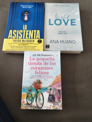 La asistenta, Twisted LOVE y pequeña tienda regalo