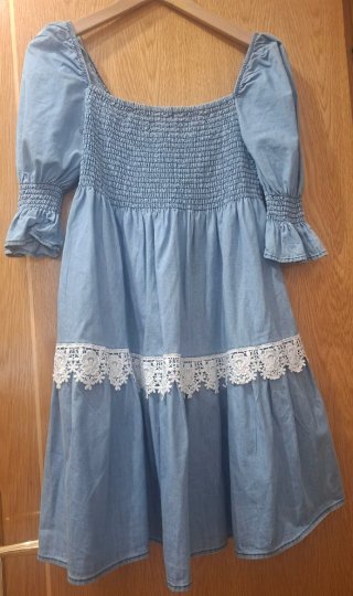 Vestido Vaquero con Detalle de Encaje