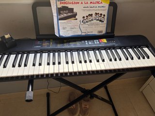Piano Yamaha de iniciación con libro