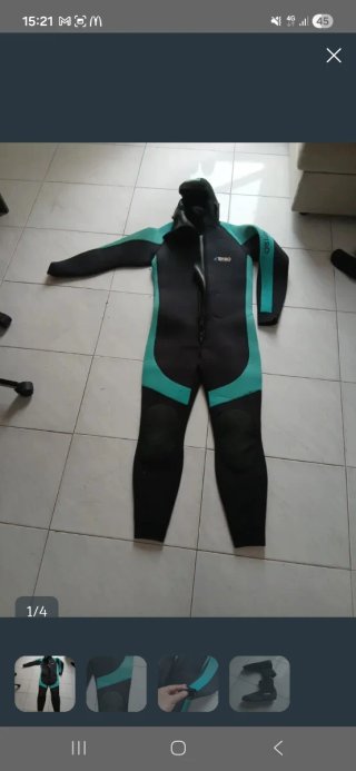 Traje de buceo con capucha