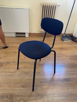 Silla de comedor azul y negra