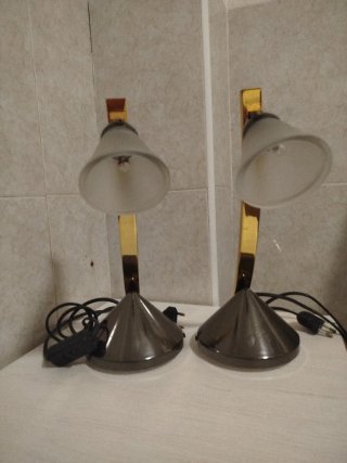 Lámparas de mesa doradas y grises