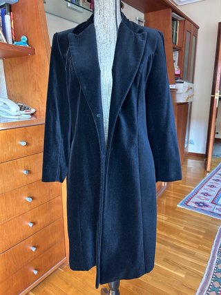 Abrigo de terciopelo negro Zara