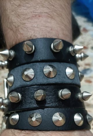 Pulsera de pinchos estilo punk