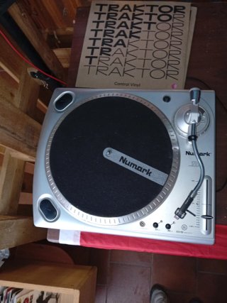 Tocadiscos Numark TT USB Plata