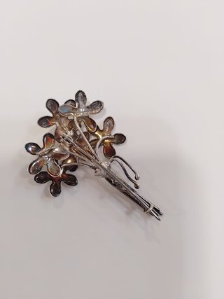 Broche ramo flores plata
