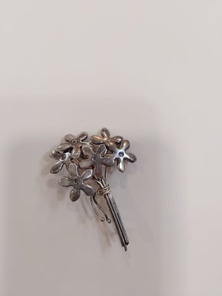 Broche ramo flores plata