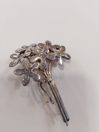Broche ramo flores plata