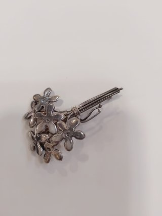 Broche ramo flores plata