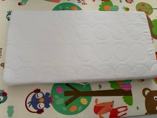 Colchón de cuna 120x60 de muelles ensacados. Ikea.