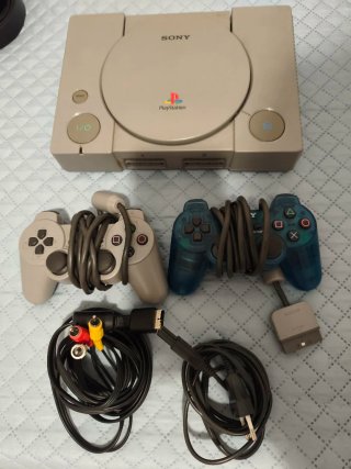 Consola PlayStation 1 (PS1) con 2 mandos