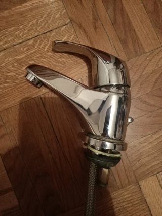 Grifo de cocina plateado