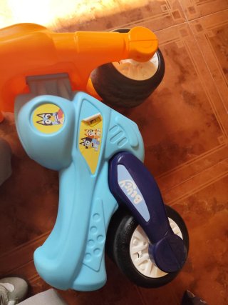 Moto correpasillos Feber Bluey