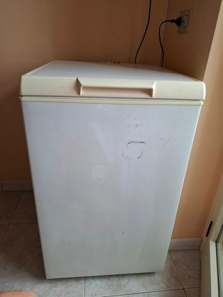 Congelatore a pozzetto verticale