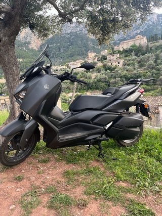 Yamaha XMAX Maxi Scooter Negra