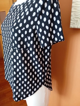 Camiseta Mango Negra y Blanca Talla L