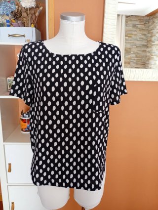 Camiseta Mango Negra y Blanca Talla L