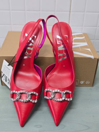 ZAPATILLAS NUEVAS STILETTOS de Piel-Rojas Zara