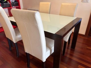Mesa de Comedor con 4 Sillas