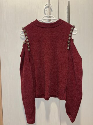 Jersey Rojo con Aberturas y Botones