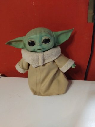 Muñeco Baby Yoda con Movimiento