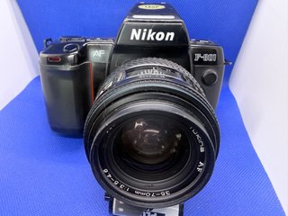 Cámara Nikon F-801 con Objetivo Tokina