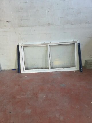 2 Ventanas de Aluminio y Puerta Abatible y venecia