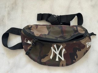 Riñonera New Era Camuflaje