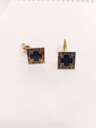 Elegantes Gemelos Clásicos Dorados