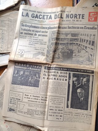 Lote de periódicos antiguos