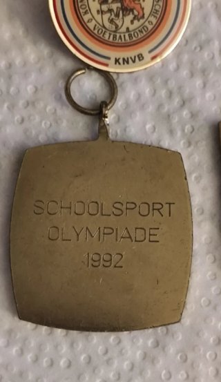 Lote medallas y pines deportivos antiguos