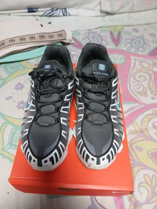 Nike Shox TL Zapatillas Grises y Blancas