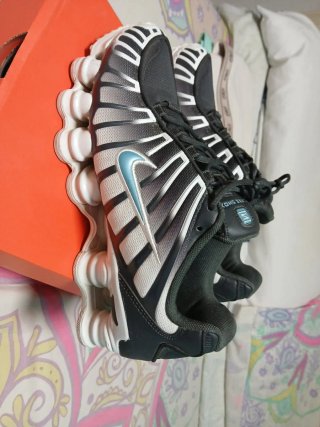 Nike Shox TL Zapatillas Grises y Blancas