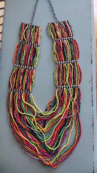 Collar de abalorios multicolor
