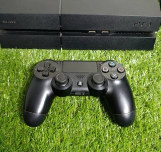 Sony PlayStation 4 (PS4) Negra