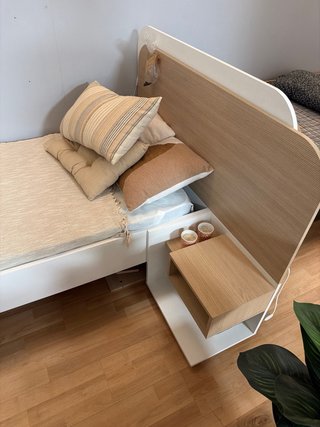 Cama individual con cabecero LED