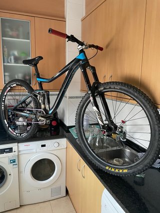 Cuadro de bicicleta enduro con fisura
