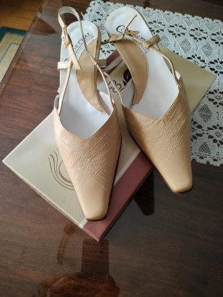 2 pares de zapatos de tacón bajo