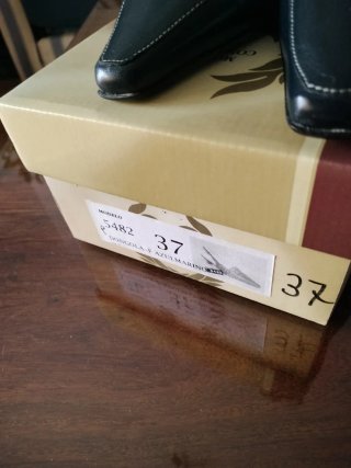 2 pares de zapatos de tacón bajo