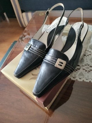 2 pares de zapatos de tacón bajo