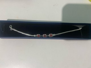 Pulsera Plateada con Piedras Rojas