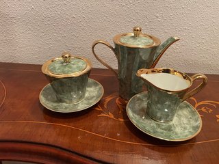 Juego de café antiguo verde y dorado
