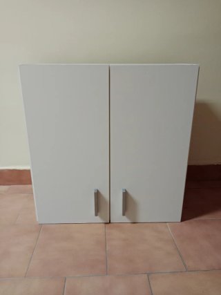 Mueble de pared blanco