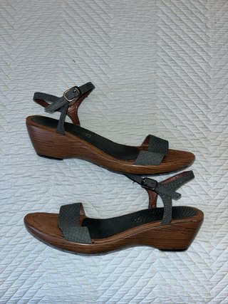 Sandalias Cuna Piel Grabado Serpiente Gris