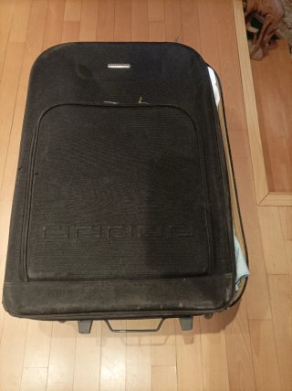 Ropa de bebe  Maleta de viaje negra