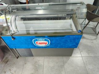 Nevera expositora de helados Nestlé Camy