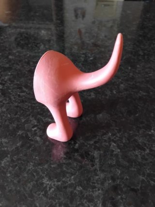 Perchero rosa de plástico